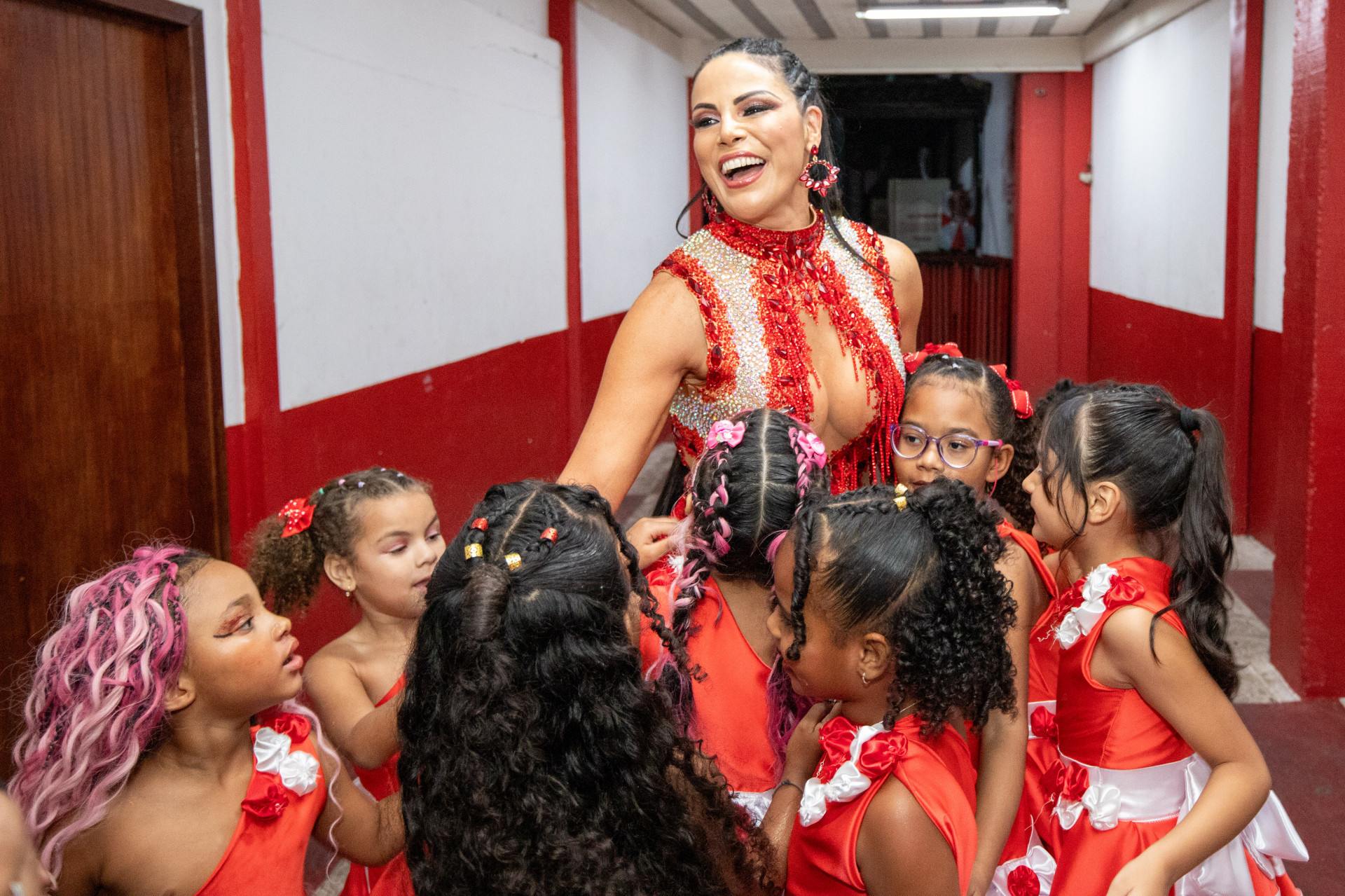 Alice Alves recebe homenagem de escola mirim da Estácio em final de samba - Christian Rodrigues / Divulgação