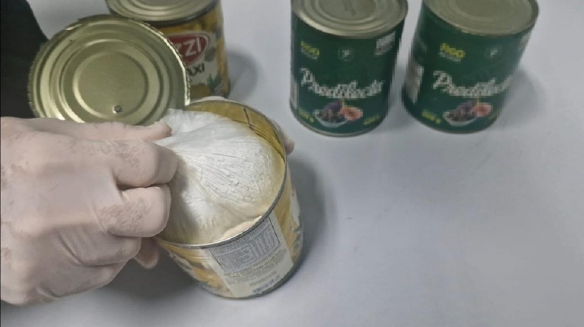 Suspeita poder&aacute; responder por tr&aacute;fico internacional de drogas