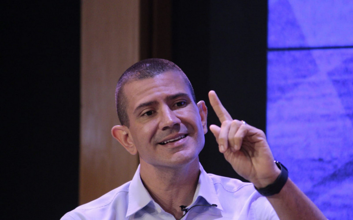Douglas Ruas (PL) participou de sabatina no auditório da Fecomércio nesta quinta-feira (10)