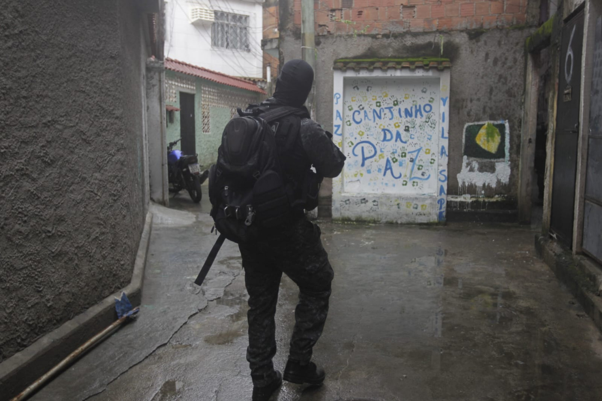 Atuação das equipes também busca combater a presença de grupos armados e reforçar a segurança dos moradores - Reginaldo Pimenta / Agência O DIA