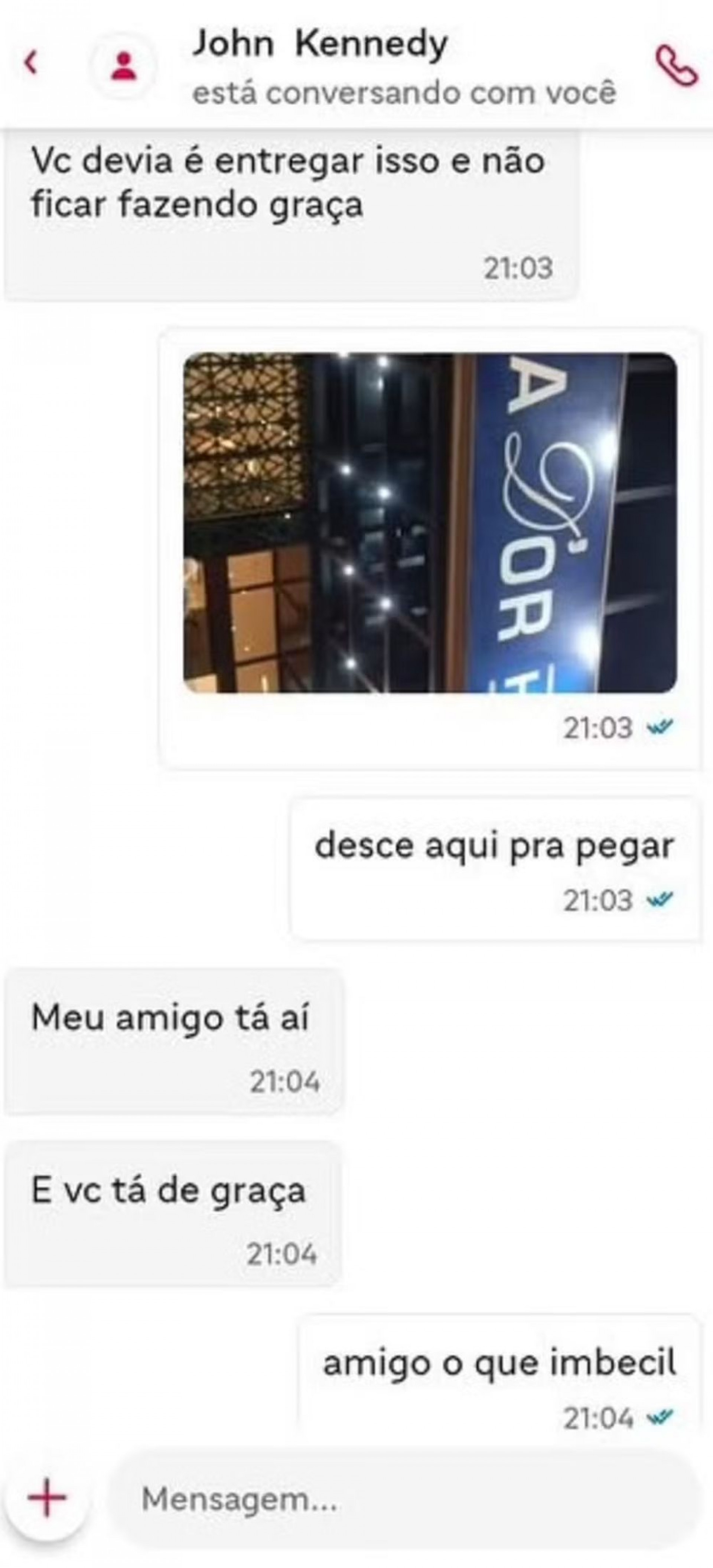 John Kennedy discute com entregadora - Reprodução
