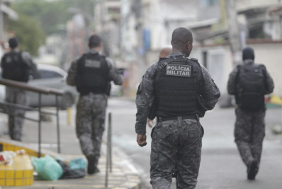 Operação prende dois criminosos e apreende dois menores em Jacarepaguá