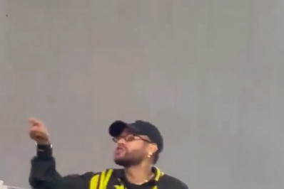 Neymar provoca torcedor do Atlético: 'Sou melhor que todo o seu time'