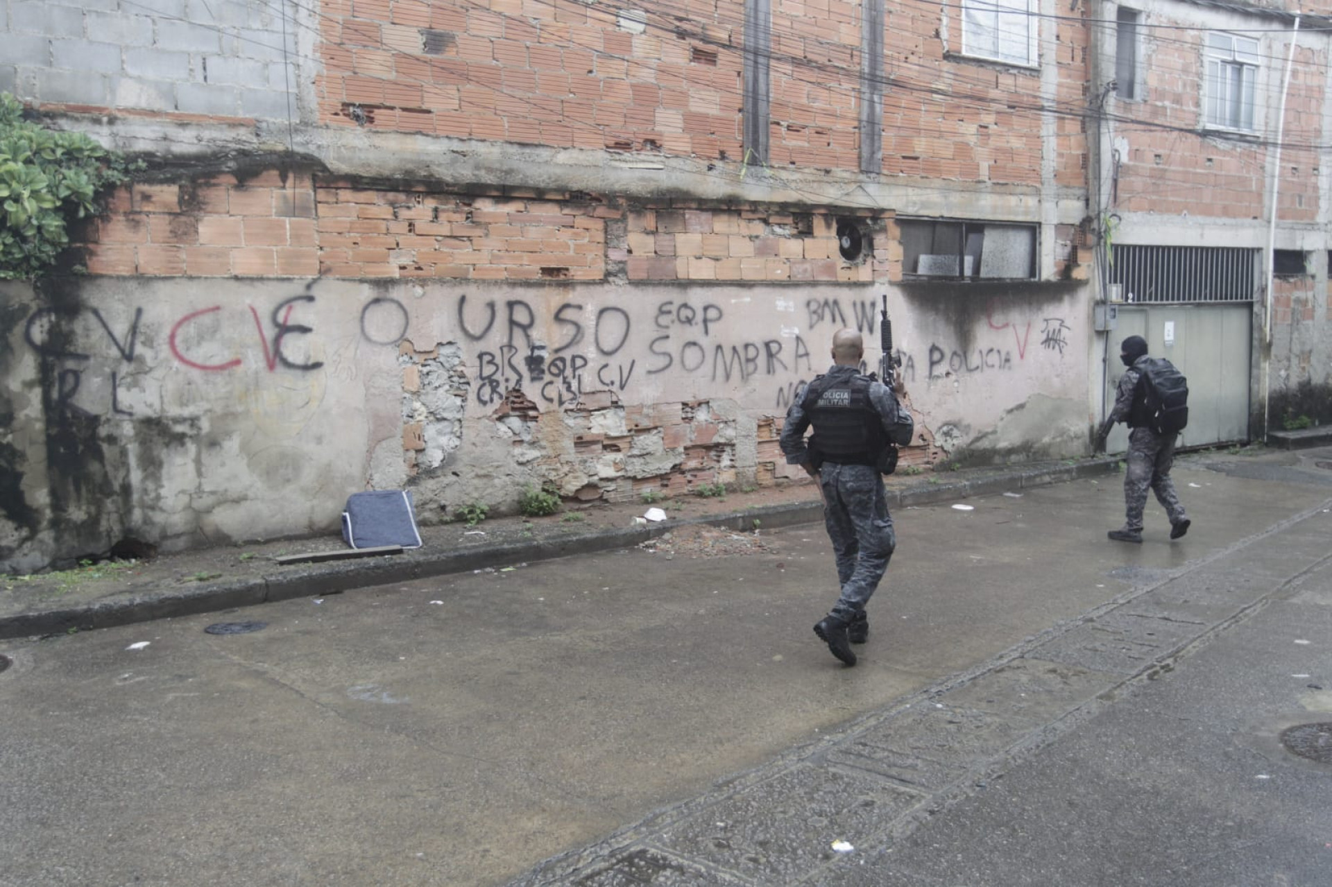 Atuação das equipes também busca combater a presença de grupos armados e reforçar a segurança dos moradores - Reginaldo Pimenta / Agência O DIA