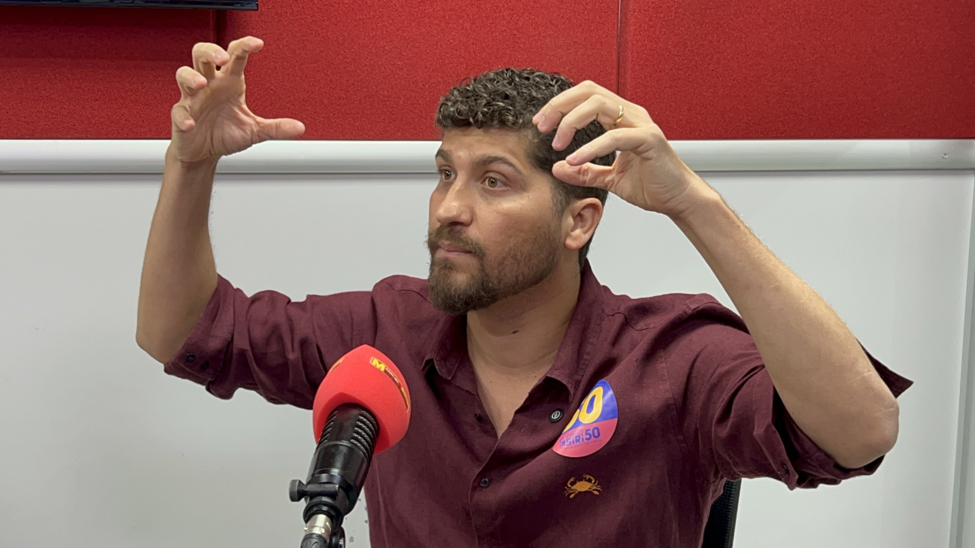 William Siri iniciou o dia de campanha participando de uma sabatina na Rádio Manchete - Divulgação