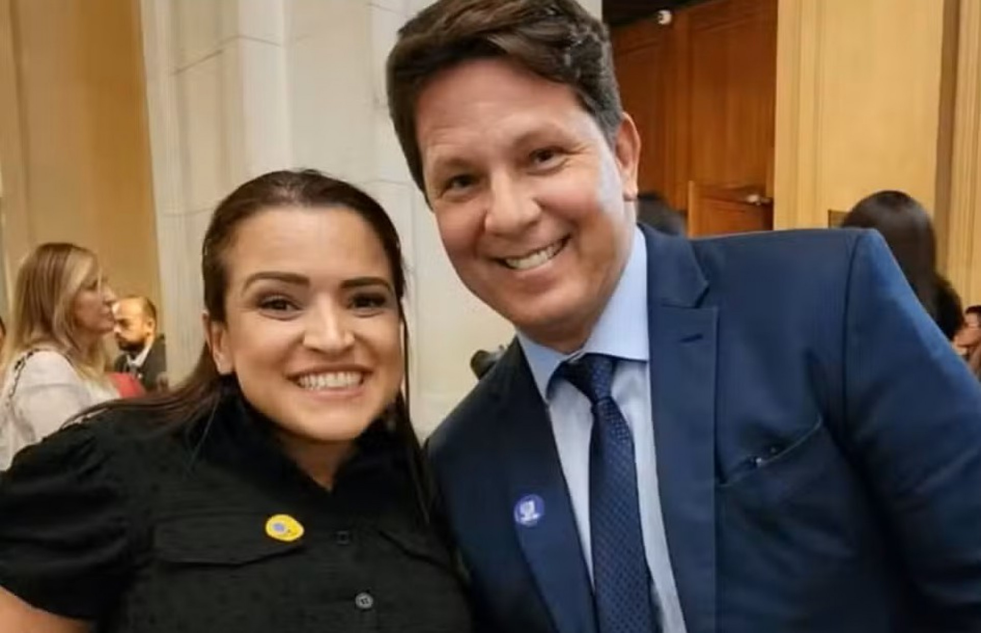 Karina Ferreira da Gama  e Mario Frias estão entre os alvos da ação - Reprodução / Redes Sociais