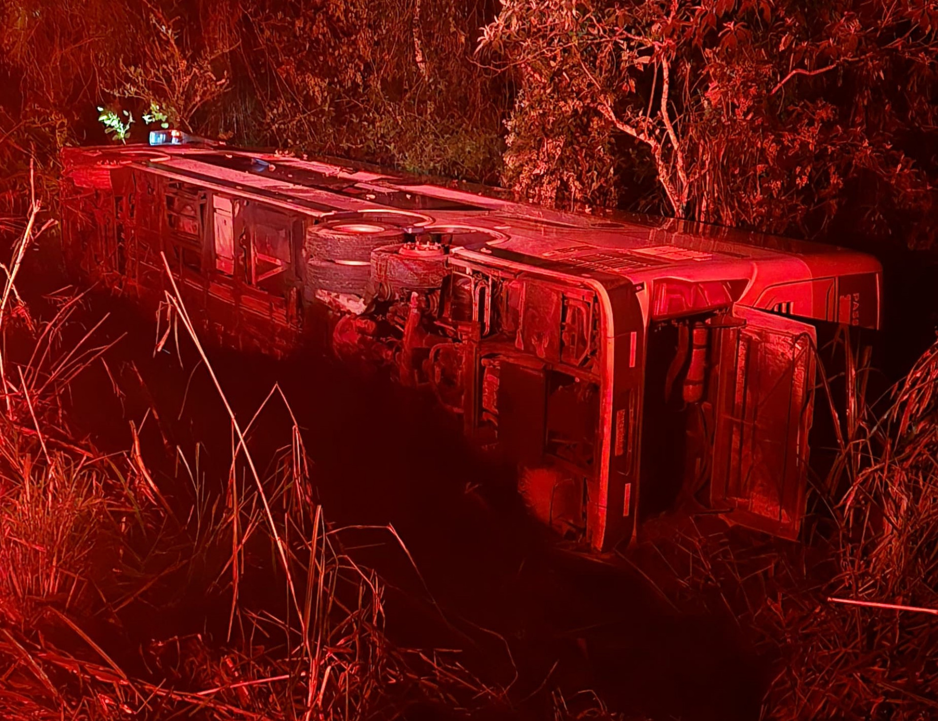 Acidente aconteceu na BR-393, altura de Barra do Piraí - Divulgação / Corpo de Bombeiros