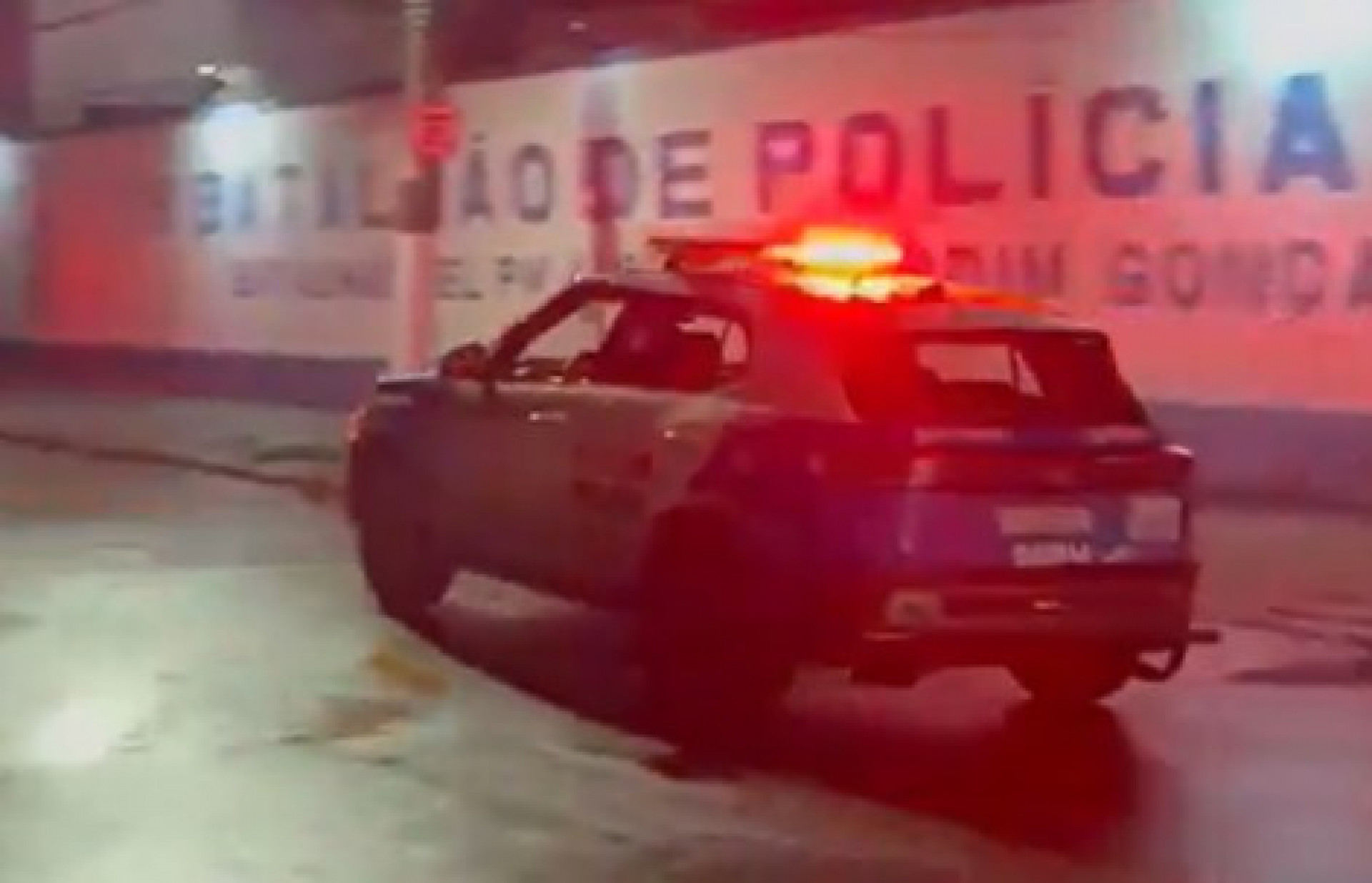 Agentes do 16º BPM (Olaria) realizam operação na Furquim Mendes, Dique e Beira Rio - Reprodução / Redes Sociais