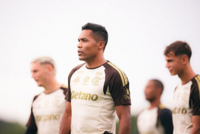 Alex Sandro treina com o time e se aproxima de retorno ao Flamengo
