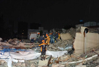SP: prédio em construção desaba sobre casa e deixa mortos e feridos