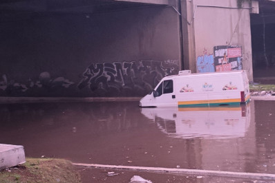 Vídeo: Rio Tietê sobe e fica perto de transbordar na cidade de SP 