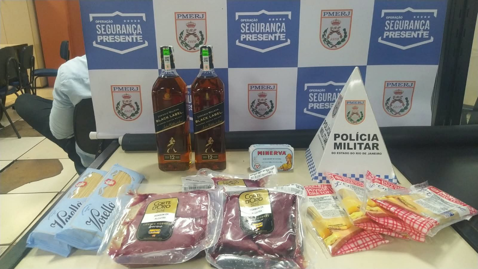 Homem foi preso em flagrante por furtar garrafas de u&iacute;sque, carnes e mais alimentos em Ipanema