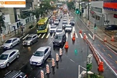 Chuva e deslizamento complicam trânsito na Ponte, BR-101 e RJ-104 nesta segunda