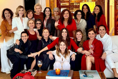 Malu Mader curte aniversário ao lado de amigas famosas