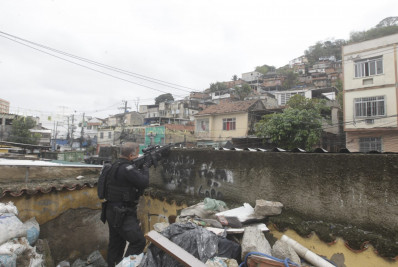 Moradores do Morro São João vivem momentos de aflição com tiroteios