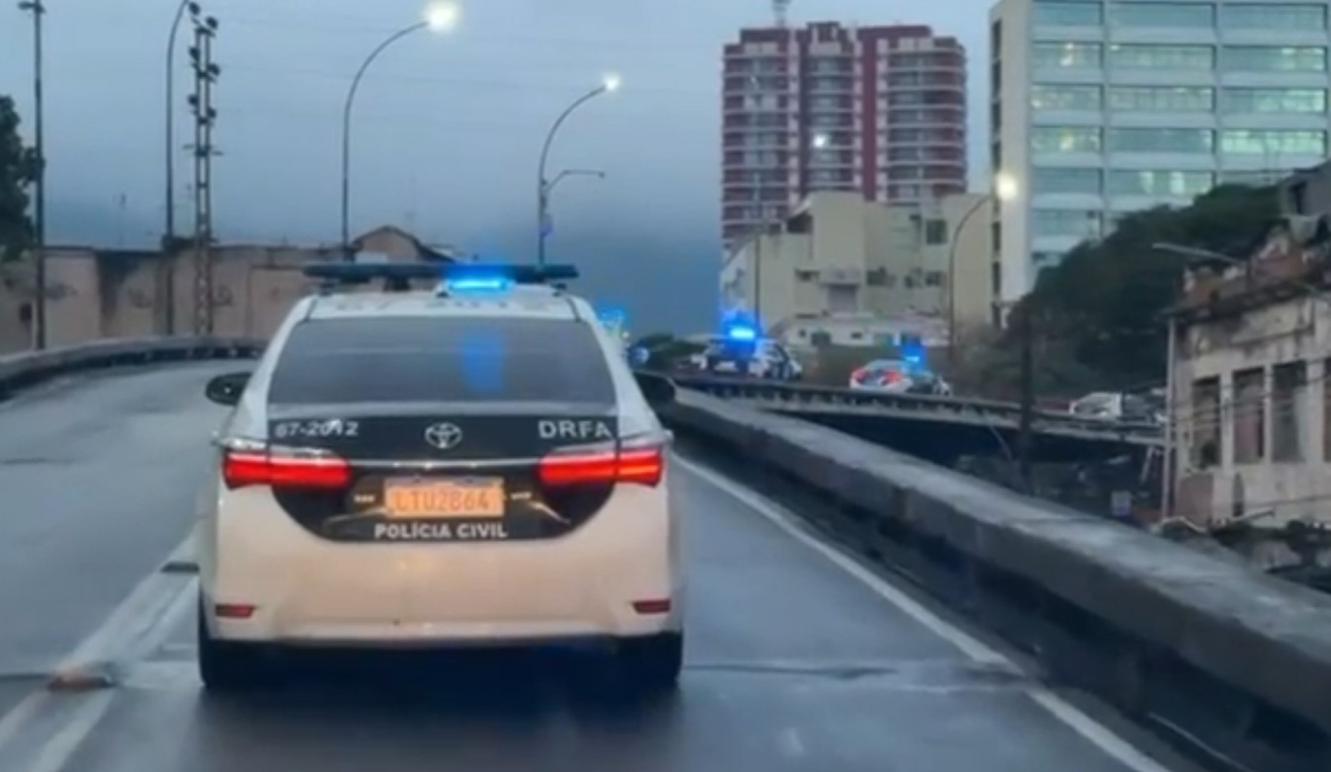 Agentes saíram da Cidade da Polícia para cumprir mandados contra integrantes do CV - Reprodução