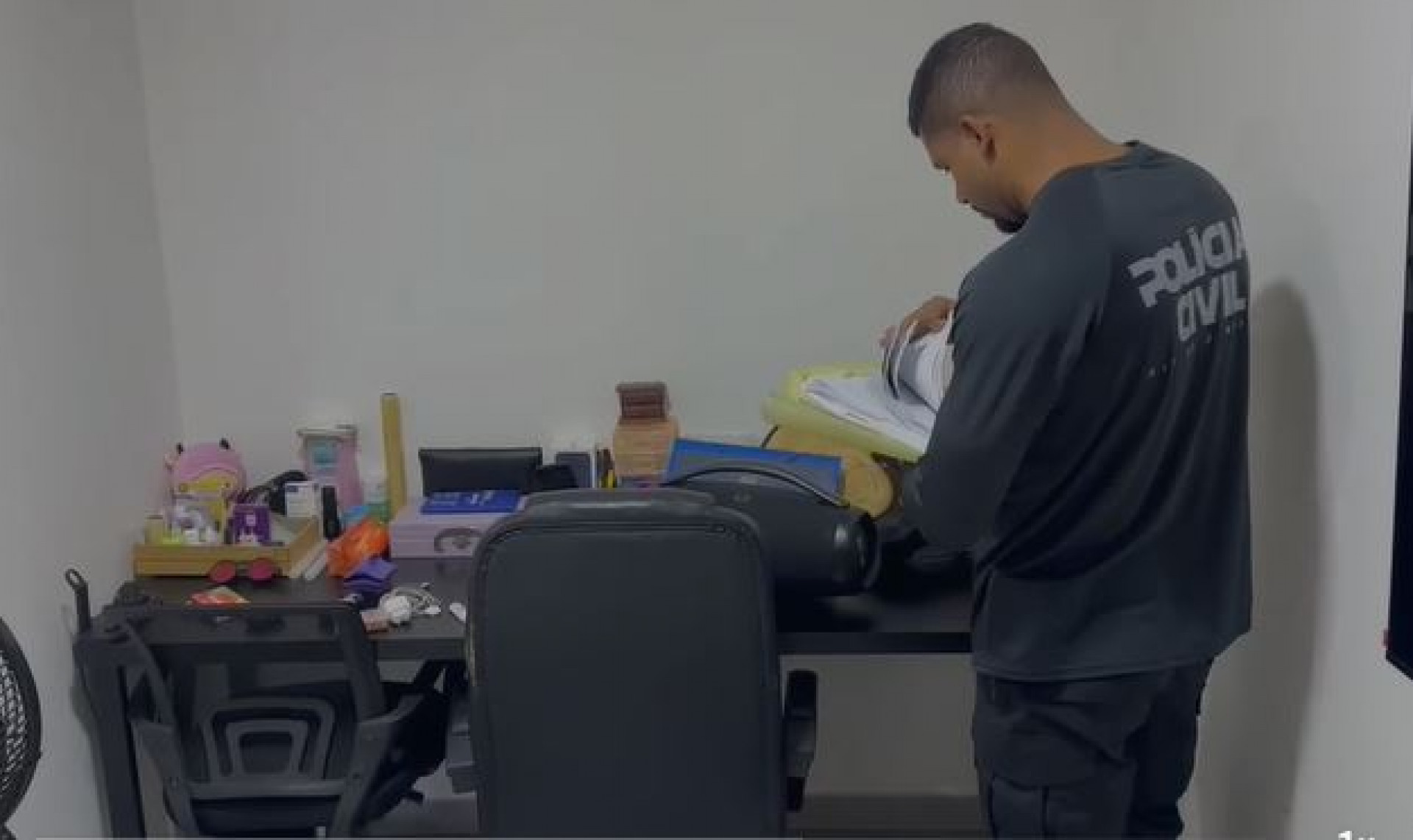 Agentes cumprem mandados de busca e apreens&atilde;o na capital, em Niter&oacute;i e SG
