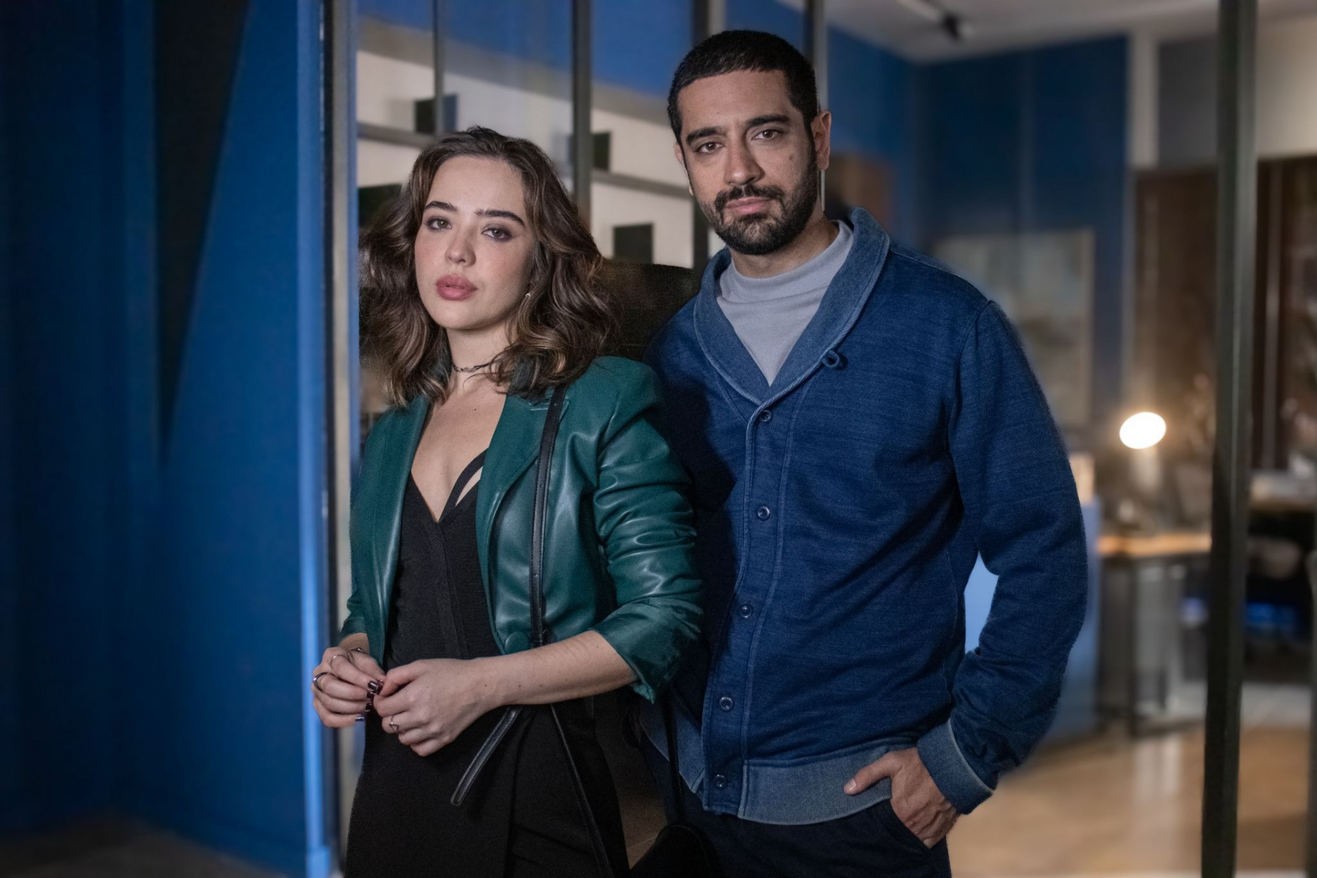 Bella Piero e Miguel Rômulo como os vilões Laura e Rodrigo em 'Amor Sob Vigilância' - Angélica Goudinho / Globo