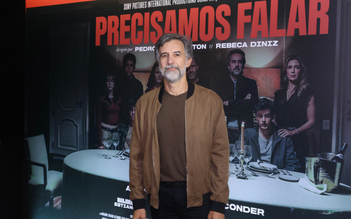 Elenco e diretores na pré-estreia de \'Precisamos Falar\'
