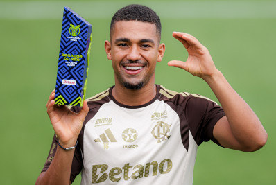 Em alta no Flamengo, Samuel Lino é eleito melhor do mês no Brasileirão