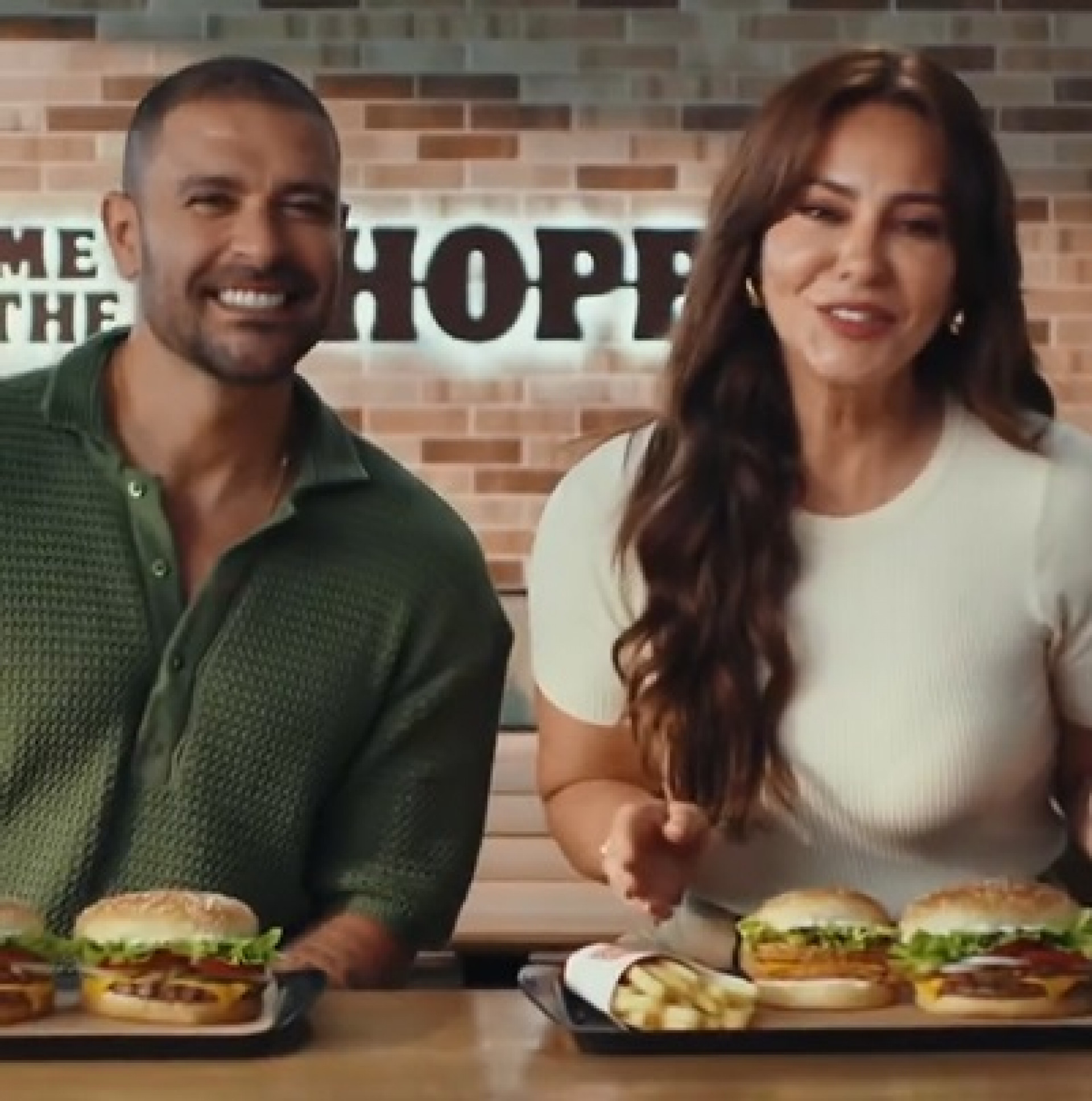 Diogo Nogueira e Paolla Oliveira estrelam comercial de rede de fast-food - Reprodução de vídeo
