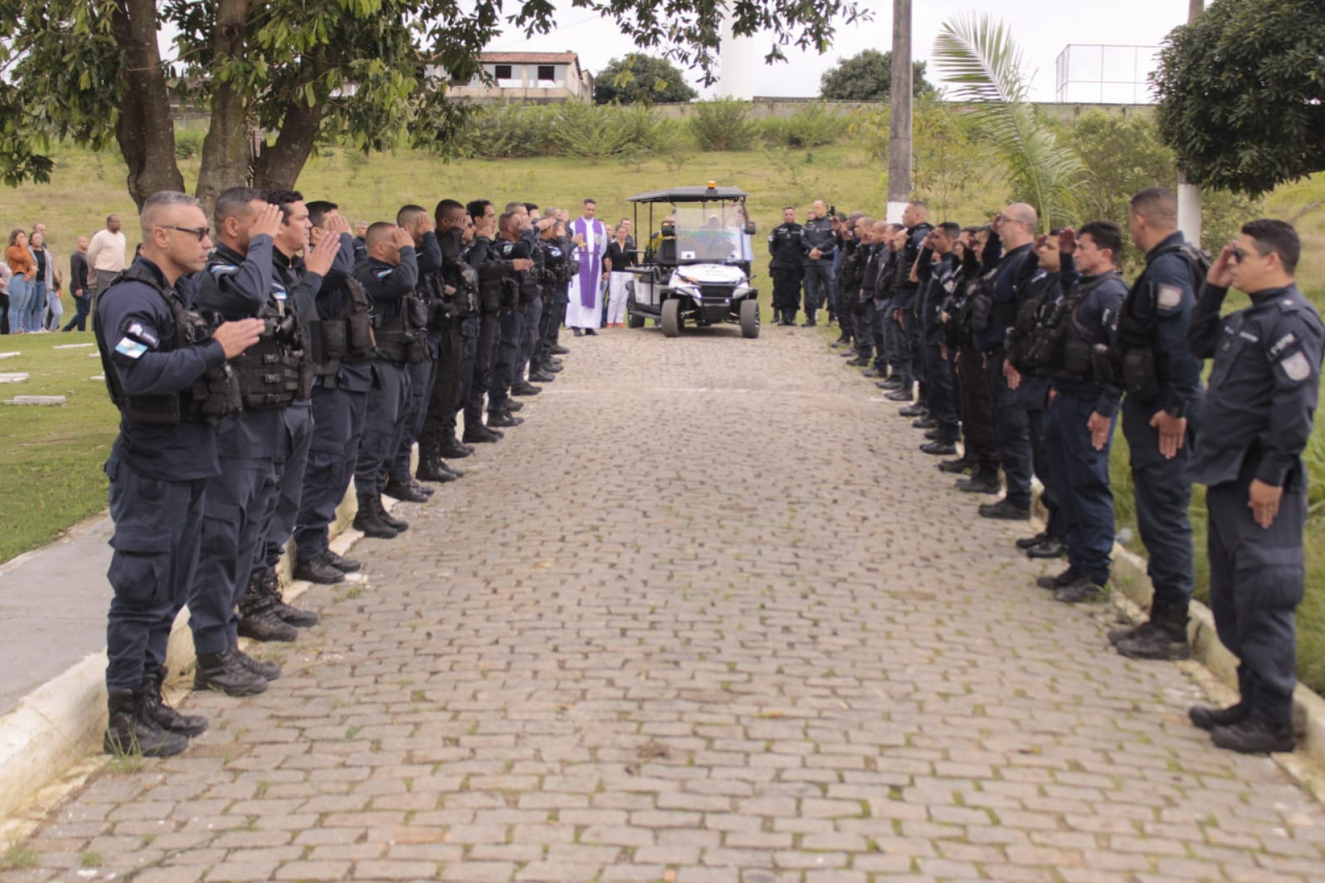 Cortejo de Rayllan Carino ocorreu com presença de diversos PMs no Memorial Parque Nycteroy - Carlos Elias Junior / Agência O Dia