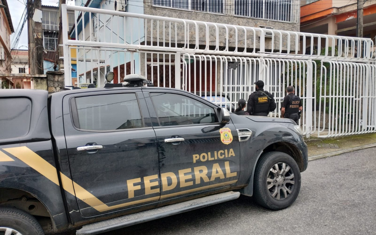 Policiais federais cumpriram mandados de busca e apreensão nesta quinta-feira (17)