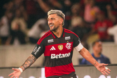 Arrascaeta detona gramado do Maracanã: 'Cada vez pior'