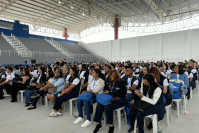 Caxias lança cartilha e entrega tablets para agentes comunitários