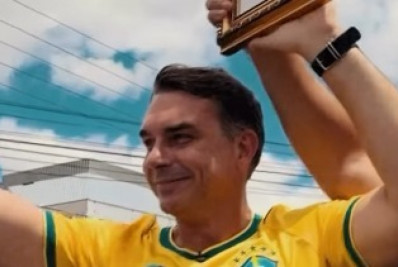 Flávio diz que reajuste do Bolsa Família durante eleições é 'ilegal' 