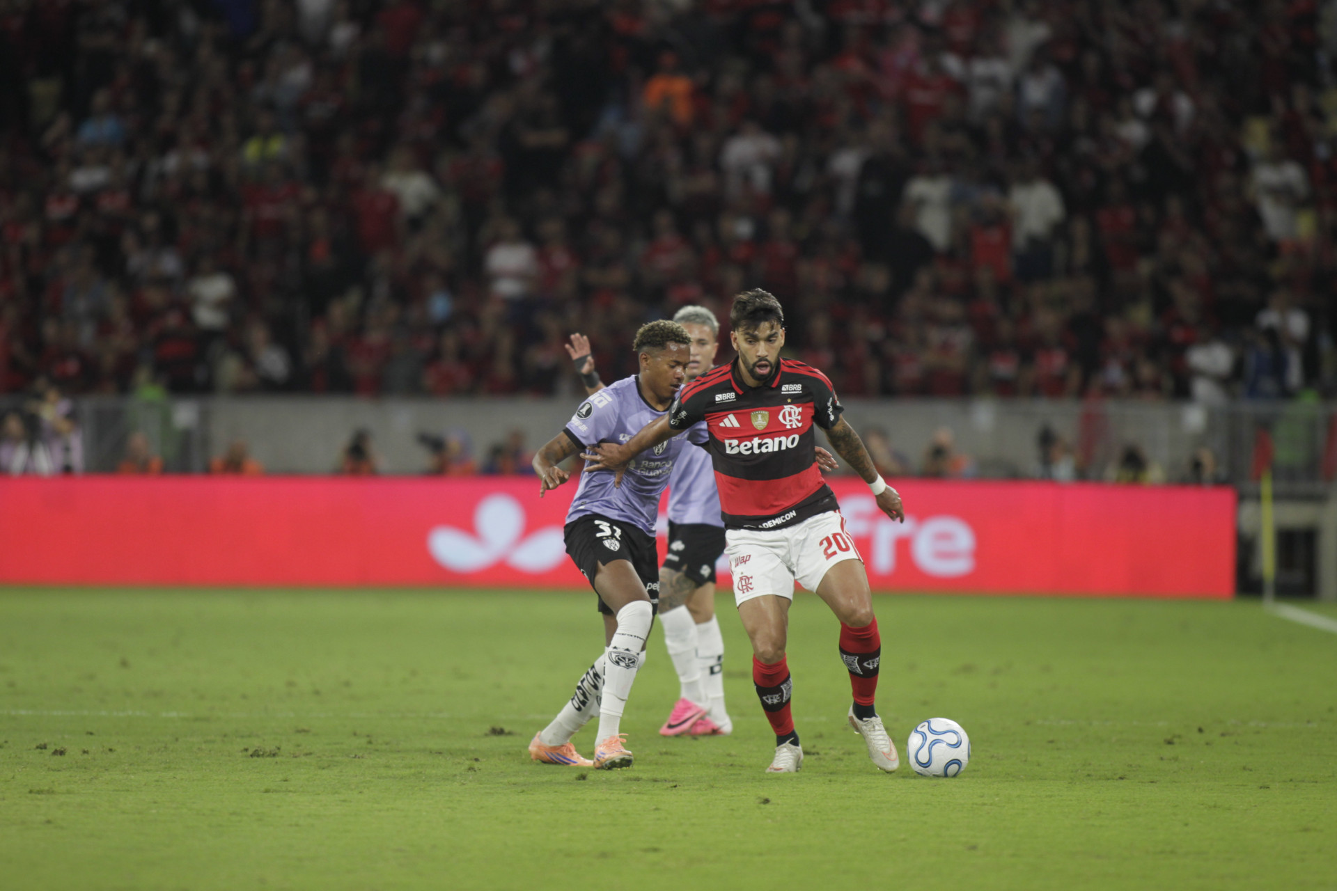 Flamengo enfrentou o Independiente del Valle, do Equador, no Maracan&atilde; - Reginaldo Pimenta/Ag&ecirc;ncia O Dia