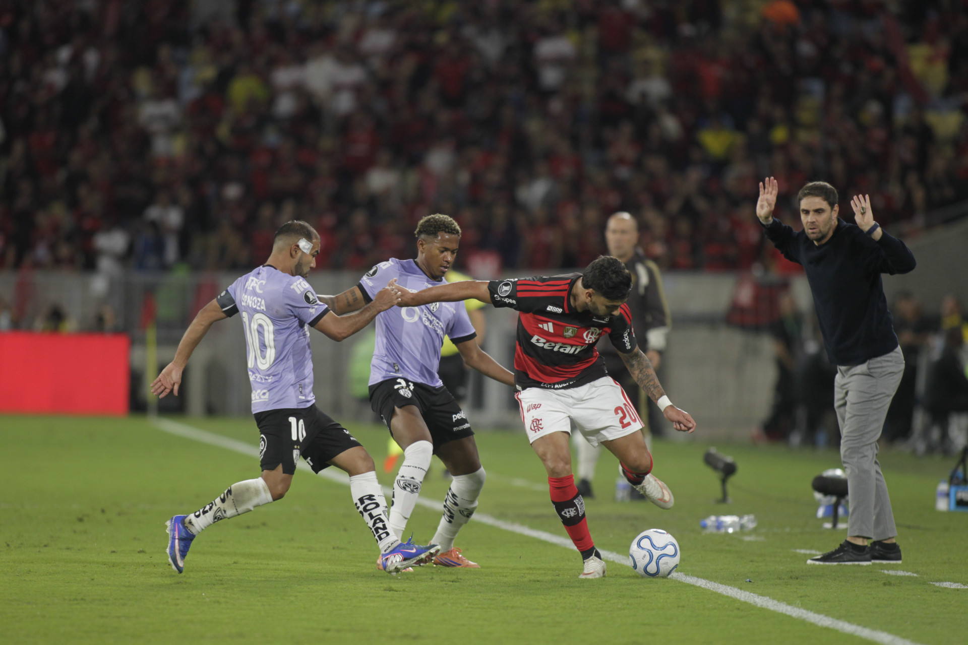 Flamengo enfrentou o Independiente del Valle, do Equador, no Maracan&atilde; - Reginaldo Pimenta/Ag&ecirc;ncia O Dia