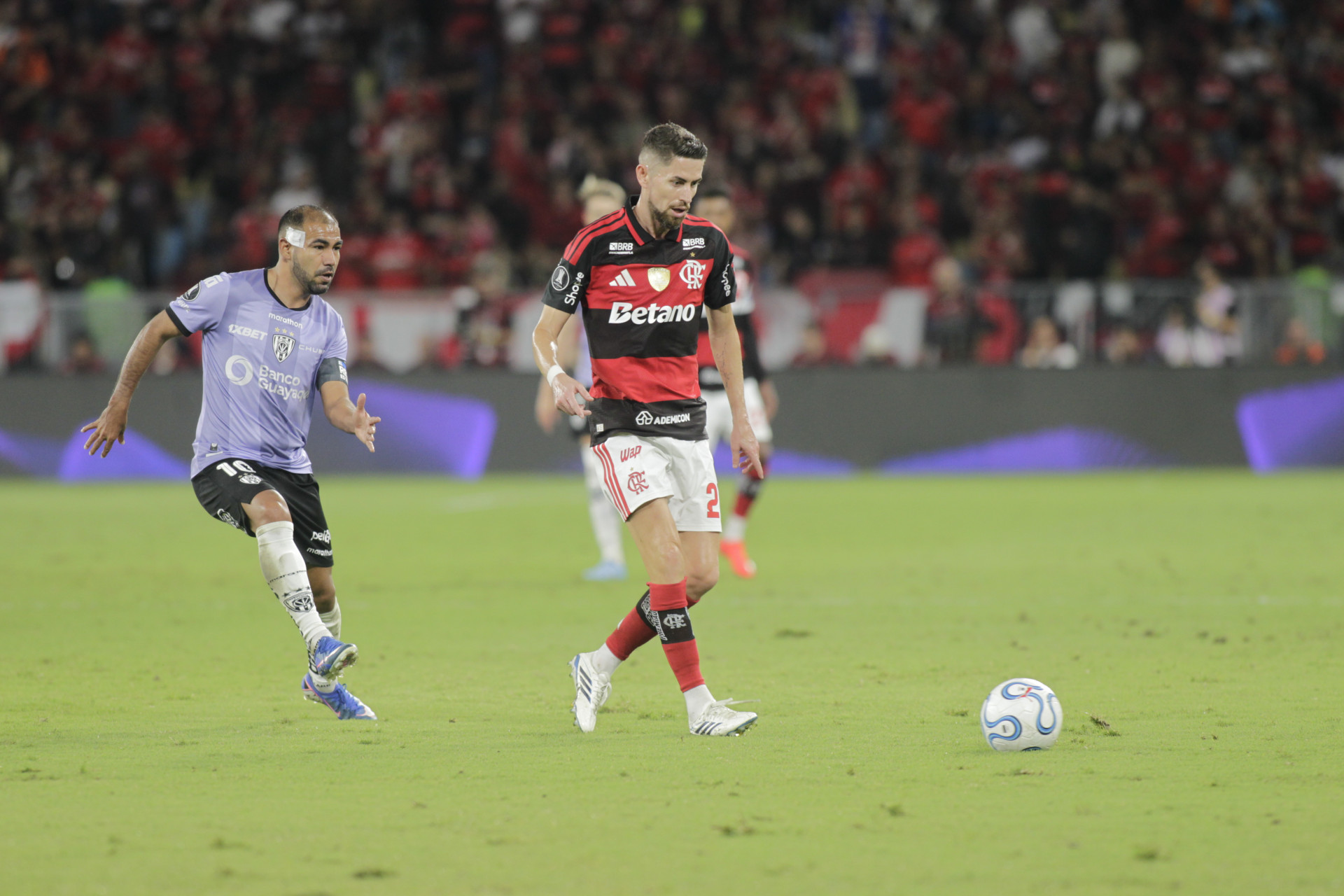 Jorginho foi expulso aos 20 minutos do segundo tempo, no empate entre Flamengo e  Independiente del Valle - Reginaldo Pimenta/Ag&ecirc;ncia O Dia