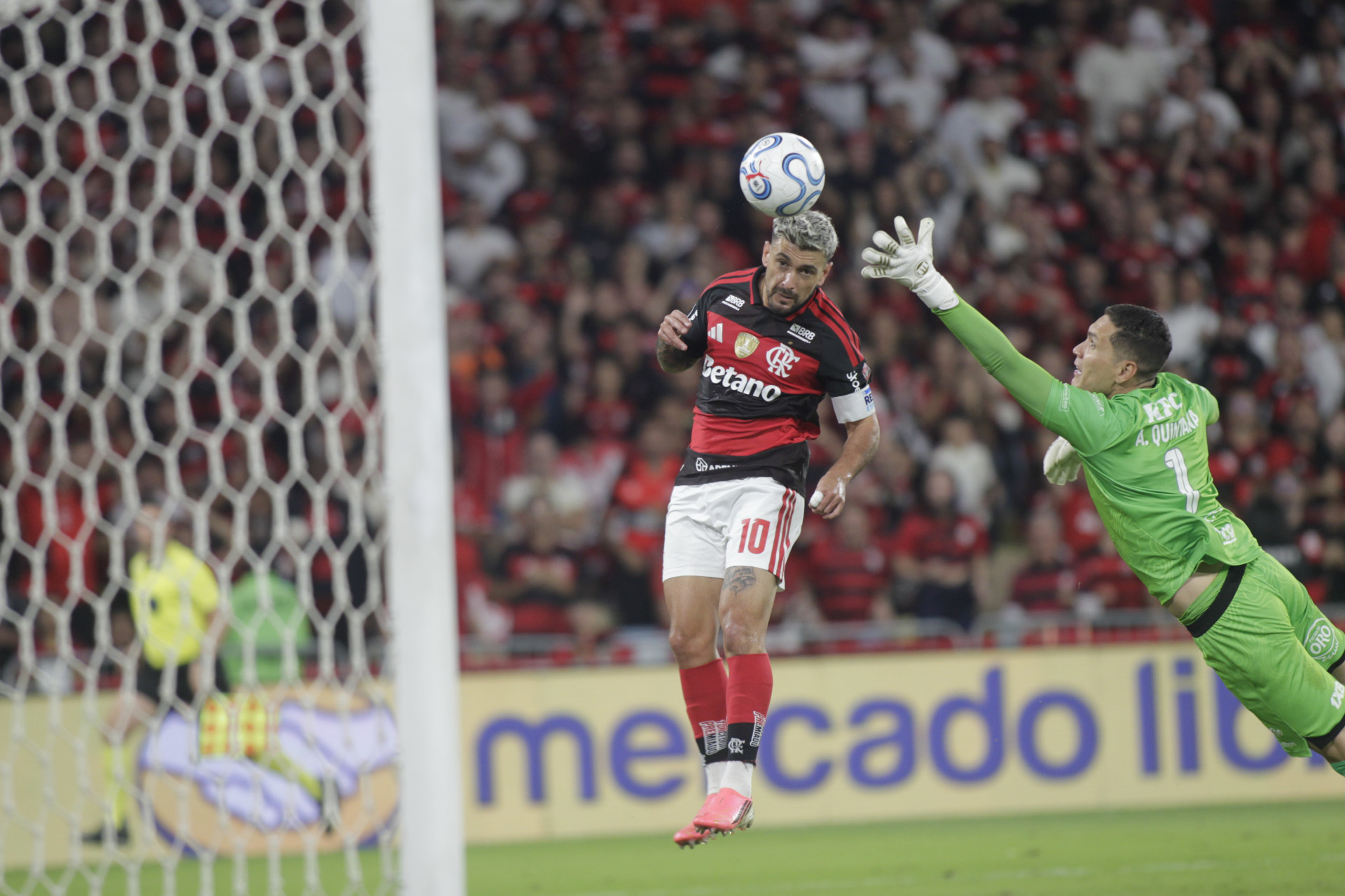 Arrascaeta fez o gol que garantiu o Flamengo na semifinal da Libertadores