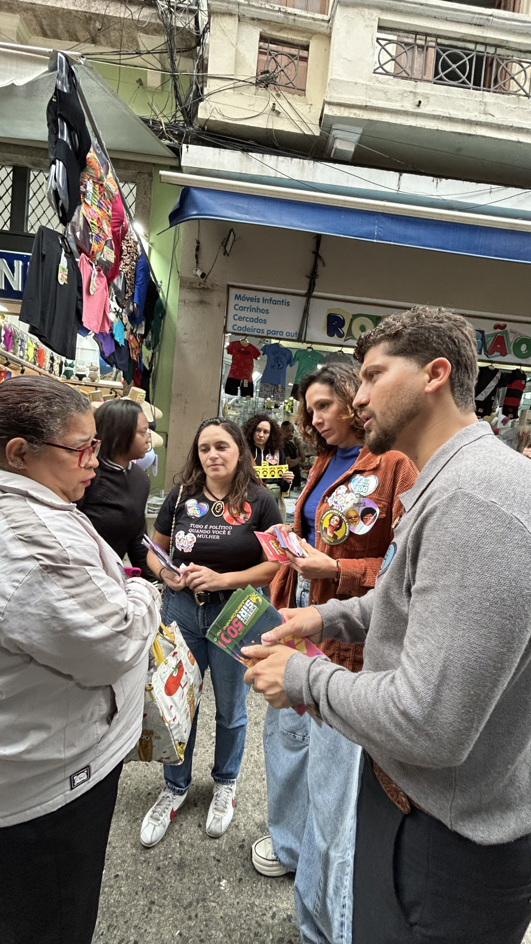 William Siri (PSOL) percorreu as ruas do Saara nesta quinta-feira (17) - Divulgação