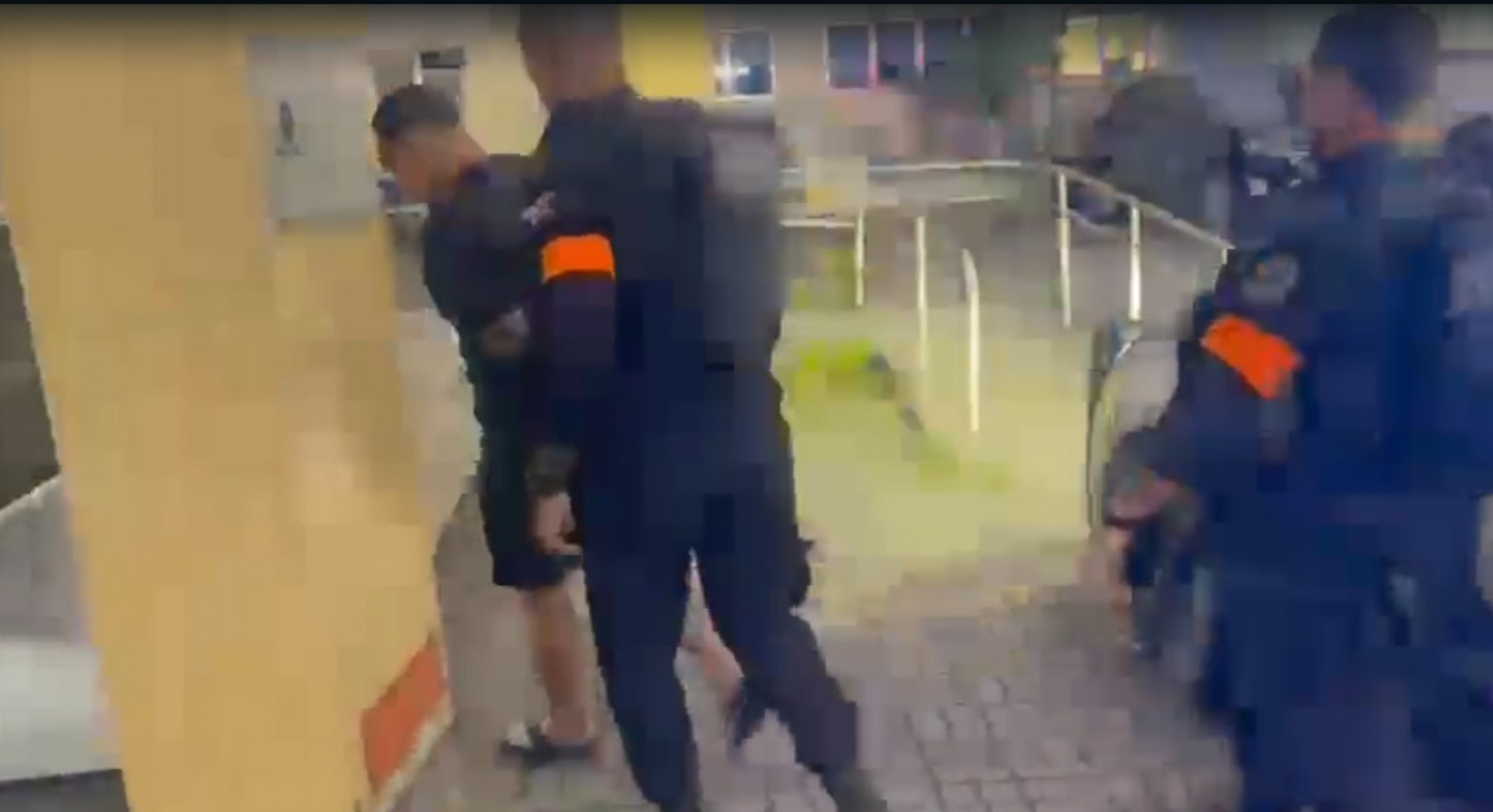 Policiais civis prenderam homens durante operação contra o TCP em Nova Iguaçu - Reprodução