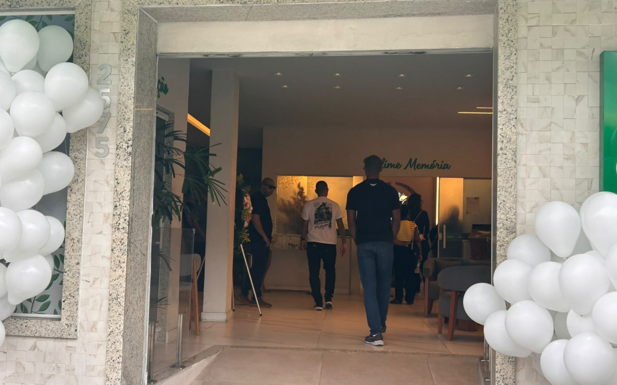 Familiares e amigos se despediram de pizzaiolo morto em abordagem da PM