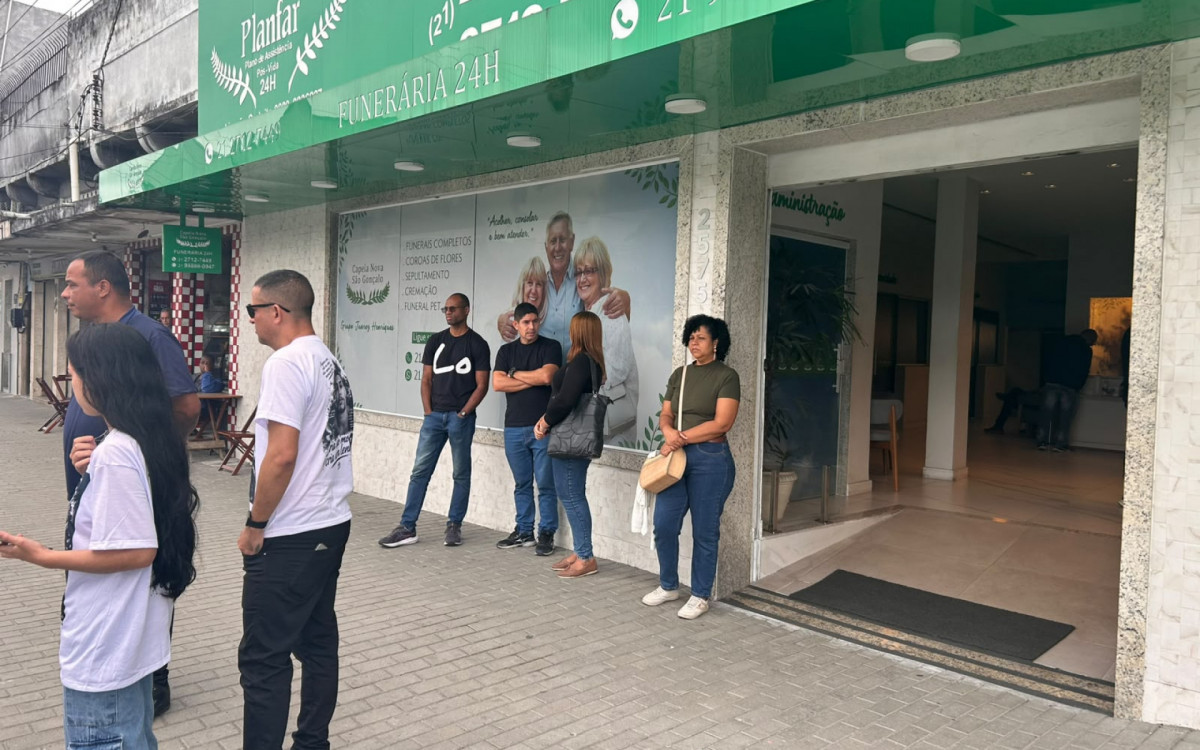 Familiares e amigos se despediram de pizzaiolo morto em abordagem da PM