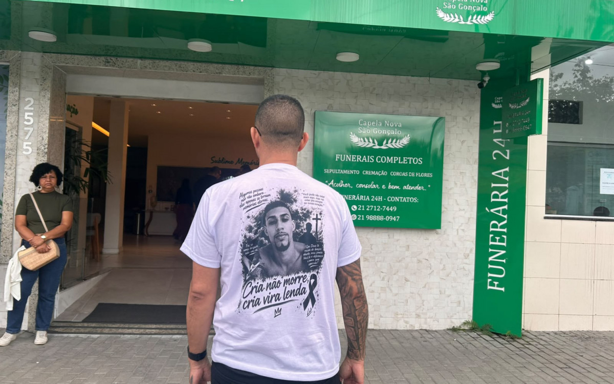 Familiares e amigos se despediram de pizzaiolo morto em abordagem da PM