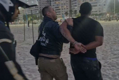 Homem é preso por cobrar R$ 1 mil em biscoito e biquíni na Zona Sul 