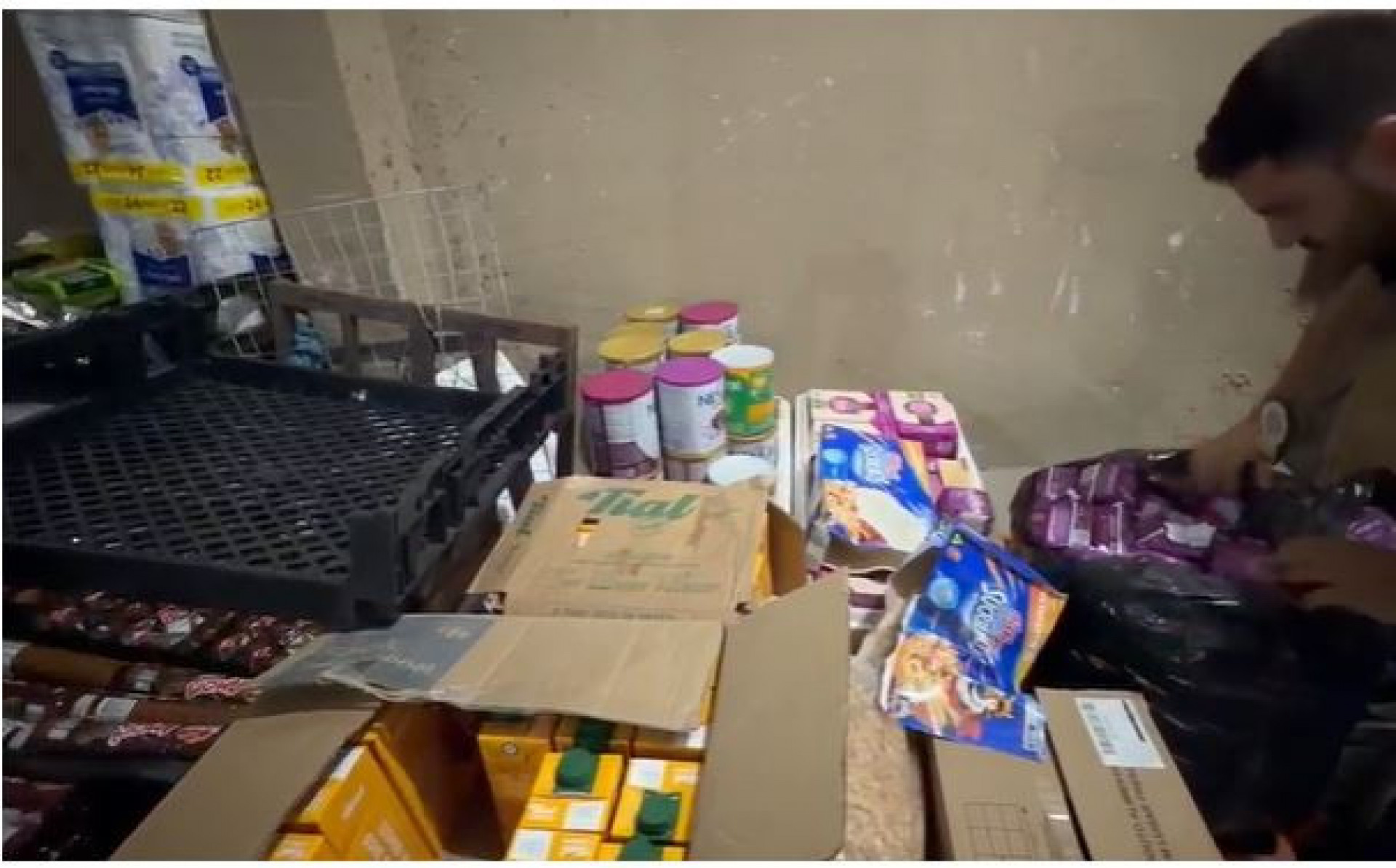 Agentes encontraram insumos separados para serem comercializados
- Divulgação