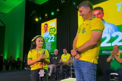 Flávio Bolsonaro diz que Lula vê os pobres como 'otários'