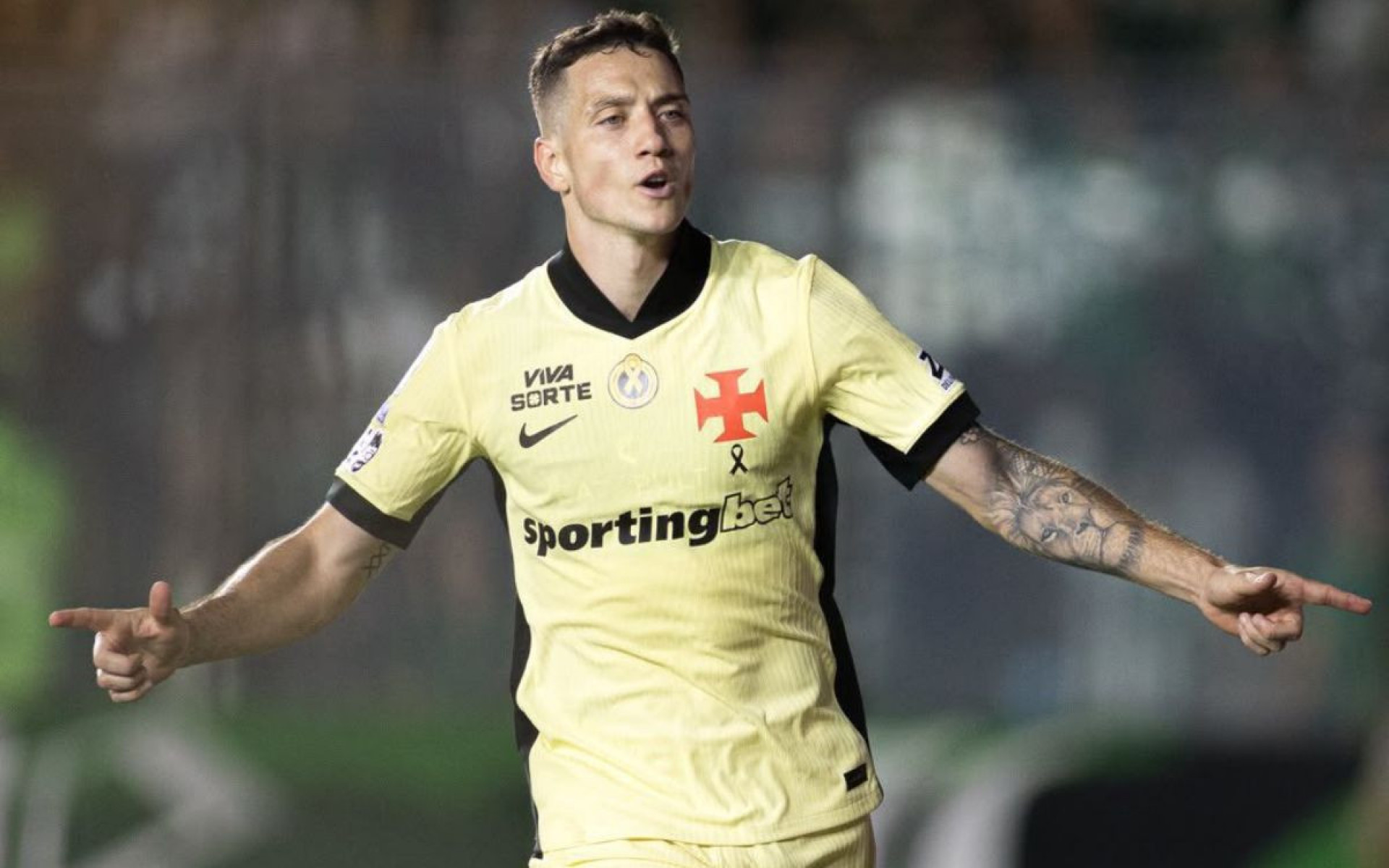 Bruno Duarte comemora gol marcado pelo Vasco sobre o Coritiba, em S&atilde;o Janu&aacute;rio - Matheus Lima / Vasco