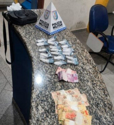 PM apreende pinos de cocaína e adolescente foge de abordagem em Piraí