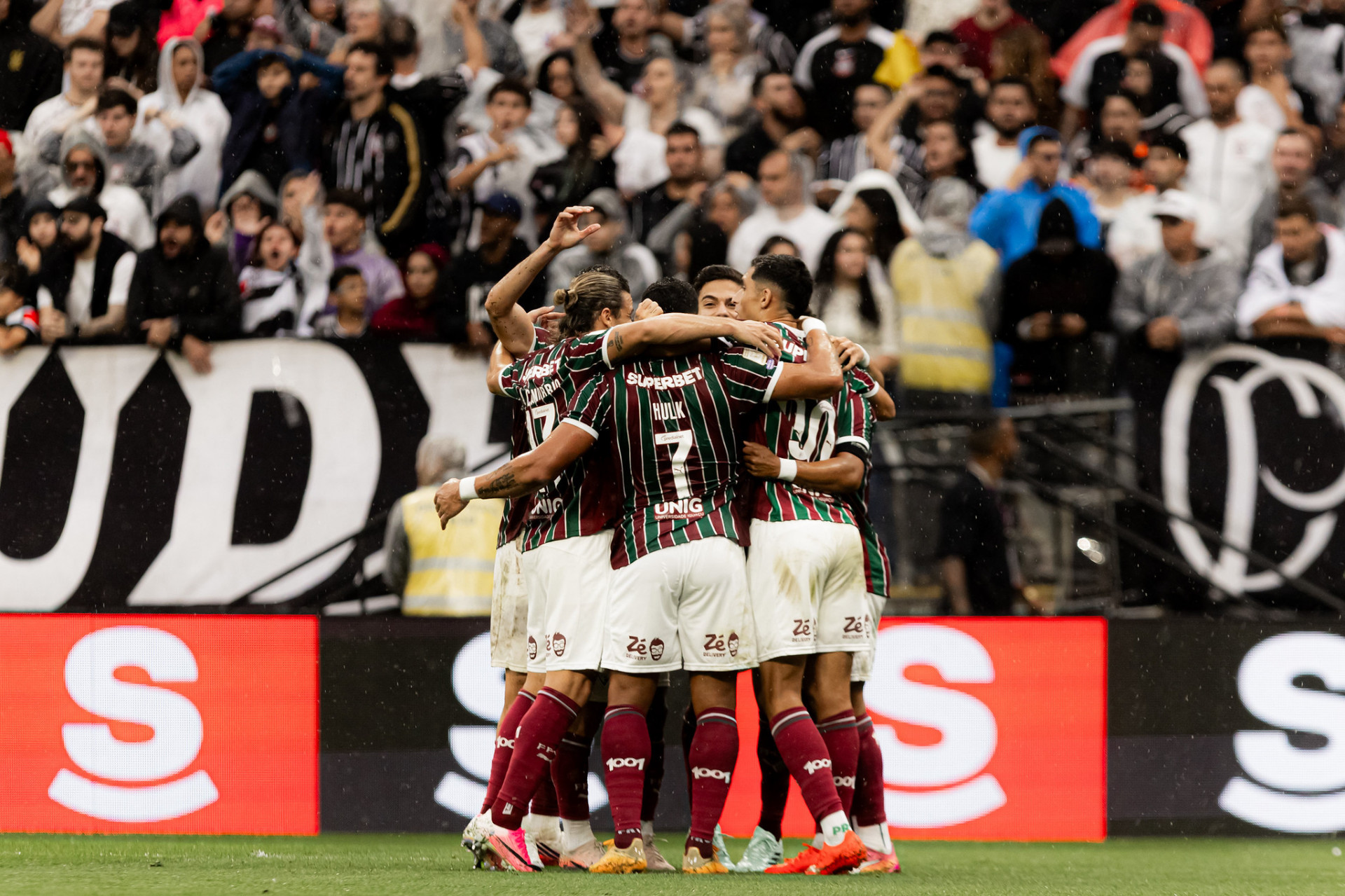 Jogadores do Fluminense comemoram o gol de Hulk - Marina Garcia/Fluminense FC