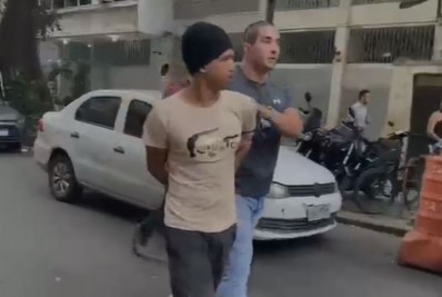 Casal é preso ao tentar vender celular roubado pela internet