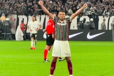 Vídeo! Thiago Silva canta com a torcida do Fluminense após vitória