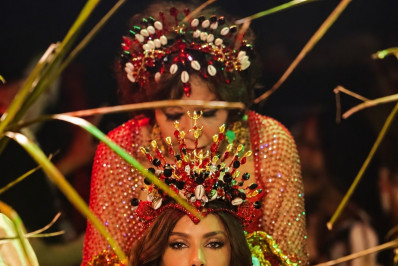 Anitta é coroada na Grande Rio e o samba no pé dá o que falar