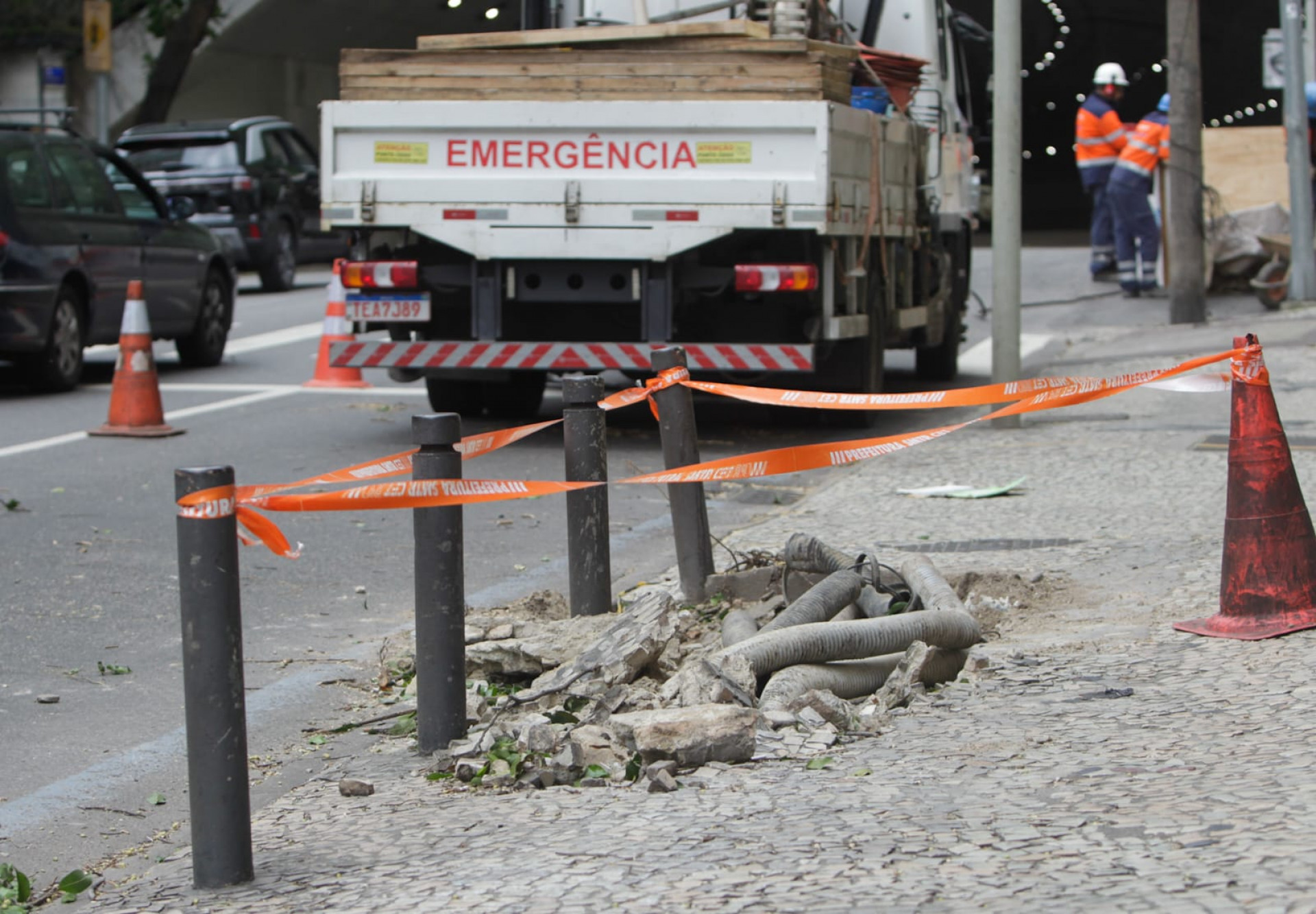 Queda de árvore em Copacabana - Reginaldo Pimenta