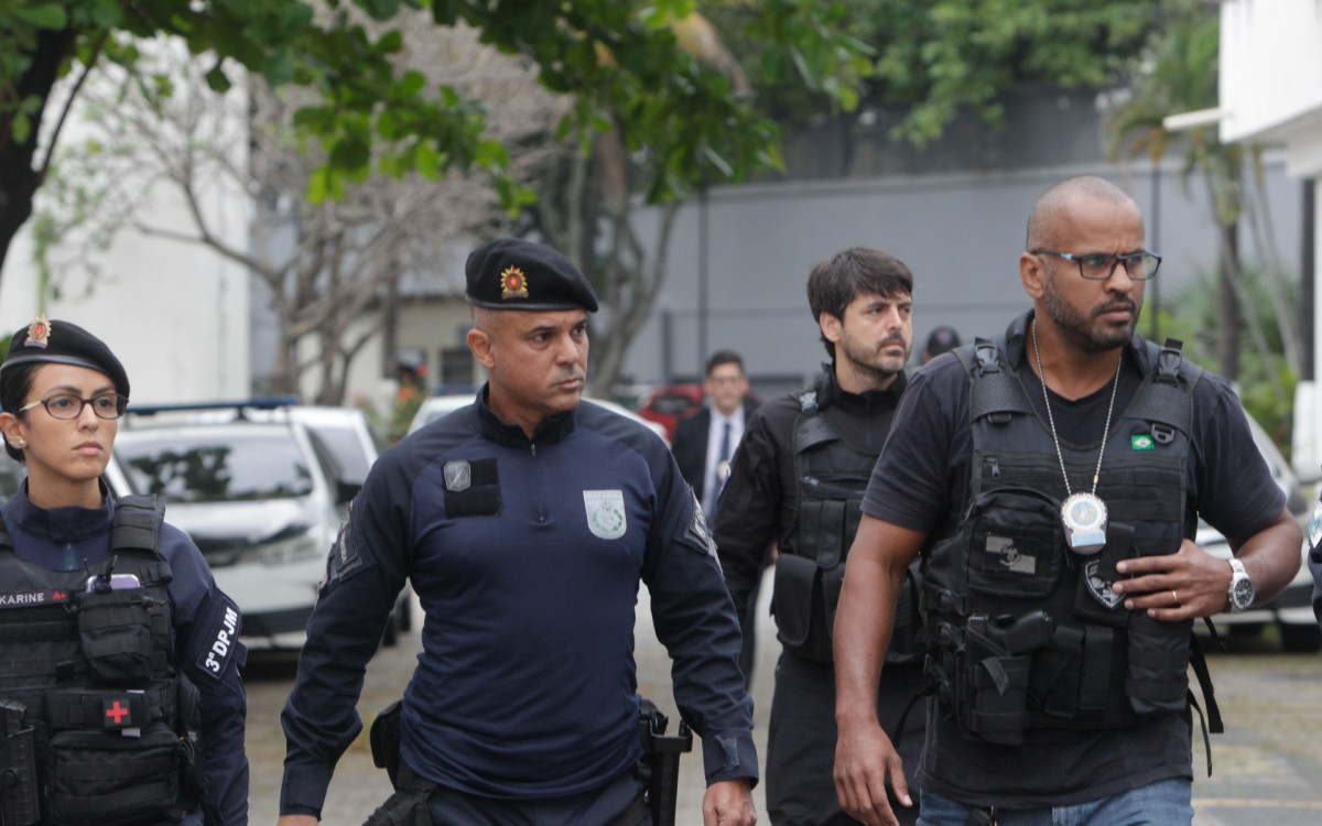 Policial Militar é preso em operação da Policia Civíl contra grupo de logística do Comando Vermelho, nesta terça-feira (22).